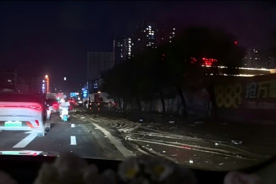 图2 灾区现场.jpg